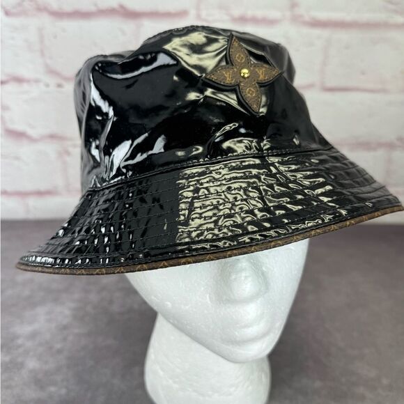 Louis Vuitton Bob Rainy Day Black Patent Bucket Hat Noir NWT - Picture 2 of 11